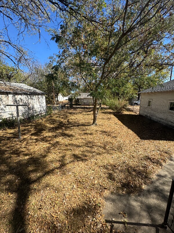 Building Photo - 2026 S Hooker St