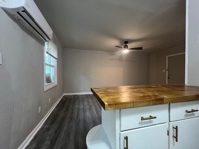 Building Photo - 210-3 Lieber ~ Bonnie Doone
