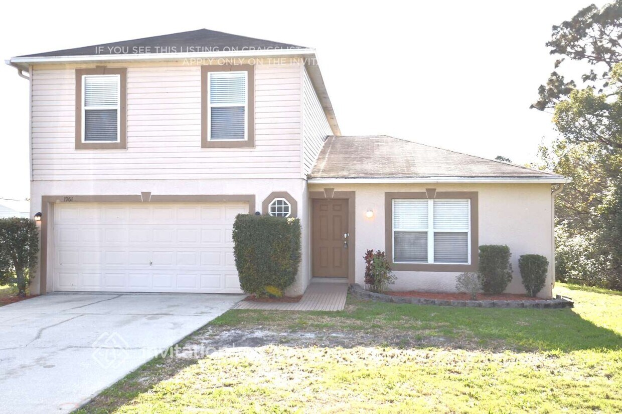 Foto principal - 1961 Howland Blvd