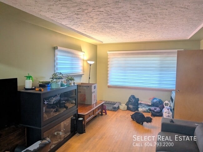 Building Photo - 45885 Henley Ave