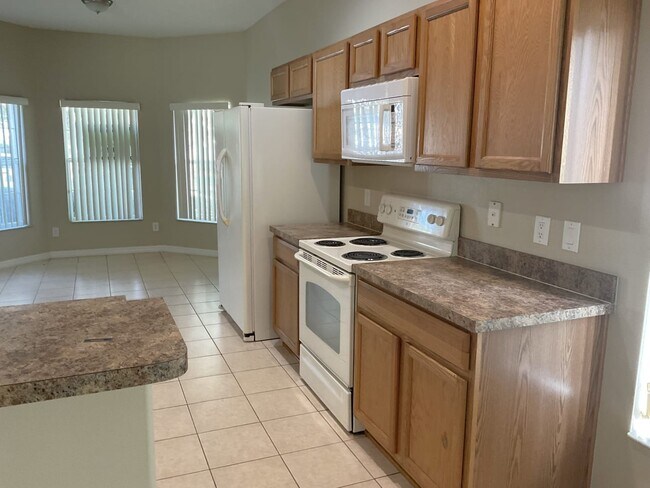 Building Photo - 5729 Ansley Way