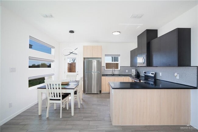 Building Photo - 26 N 40th St