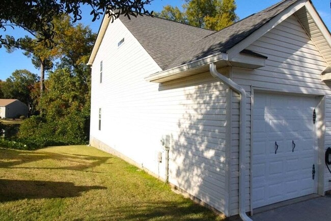 Building Photo - 2101 Reserve Ln