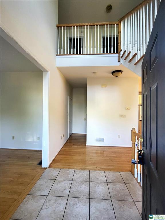 Building Photo - 5215 Spring Ridge Dr E