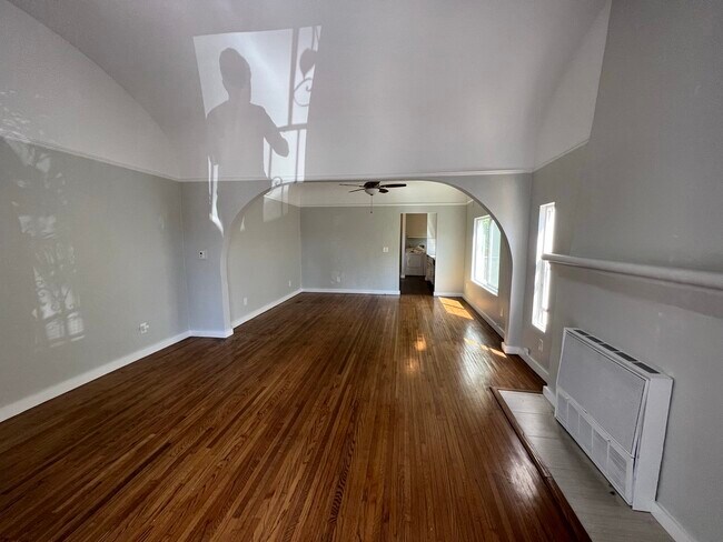 Building Photo - 1038 Sentinel Ave
