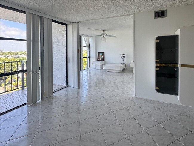 Foto del edificio - 1000 Parkview Dr