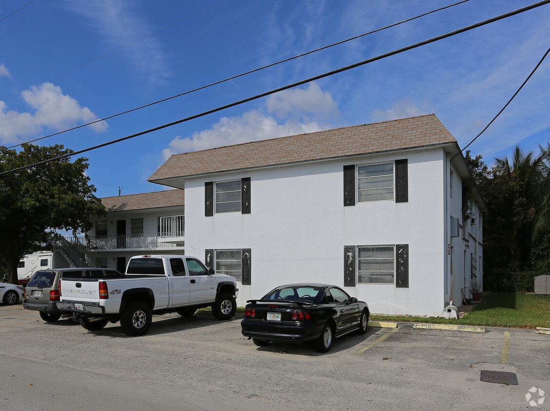 Building Photo - 3451 NE 11th Ave