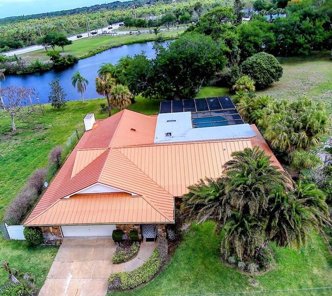 Foto del edificio - 465 SE Naranja Ave