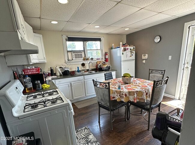 Building Photo - 651 2nd Ave