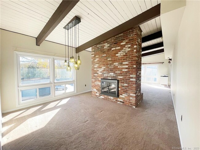 Building Photo - 1167 Stratfield Rd