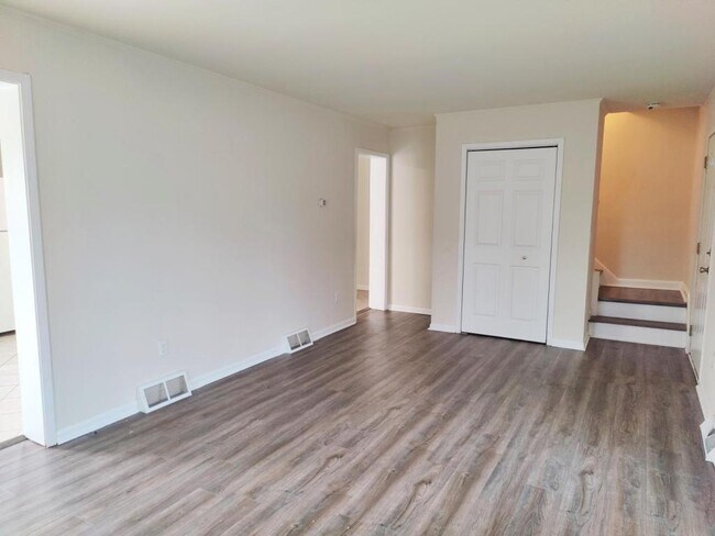 Foto del edificio - 478 Robbe Ave