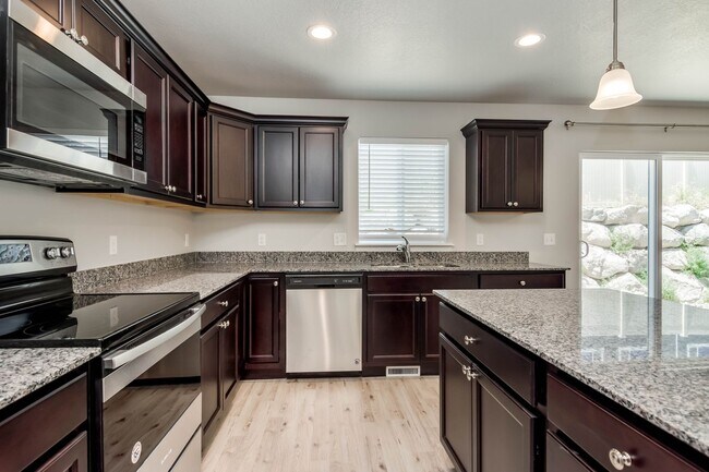 Foto del edificio - Incredible New Build Home for Rent in Sara...