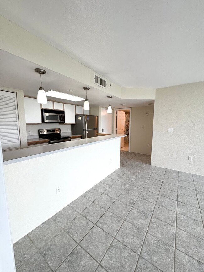 Building Photo - 2 Bedroom 2 Bathroom in the Salt Ponds Con...