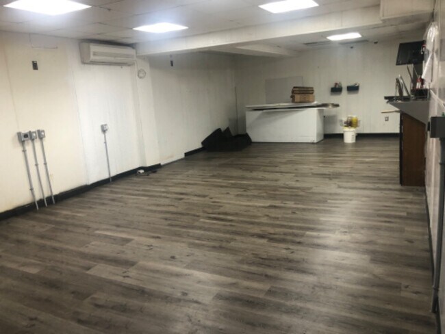 Building Photo - 3403 Ridge Rd