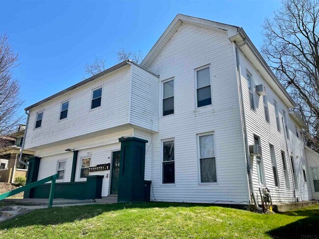 Building Photo - 416 E 2nd St