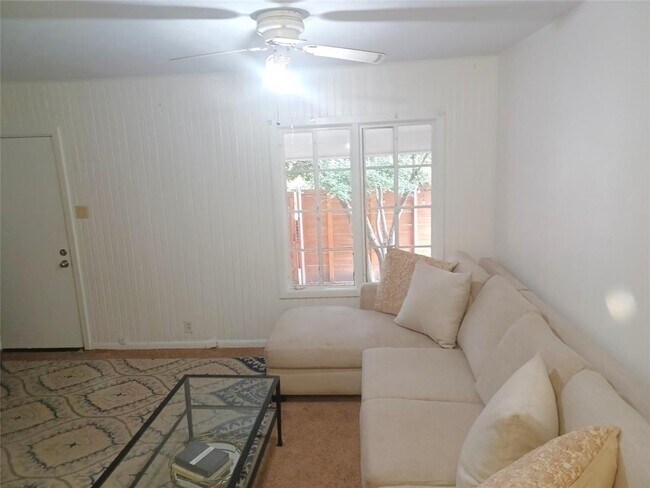 Foto del edificio - 2808 Windsor Rd