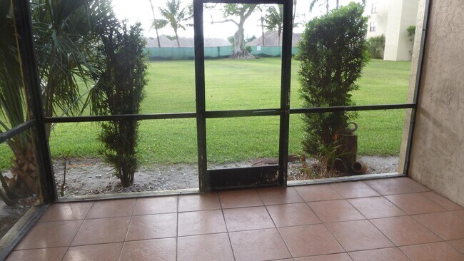 Foto del edificio - 9355 SW 8th St