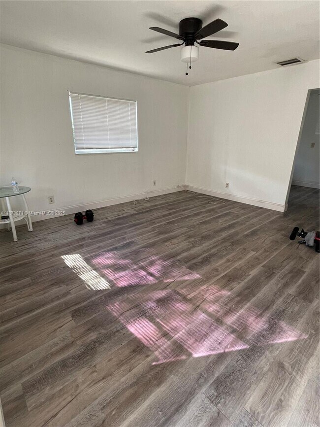 Foto del edificio - 1091 SW 32nd Ct
