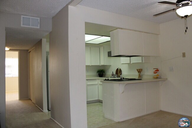 Foto del edificio - 1736 W Olive Ave