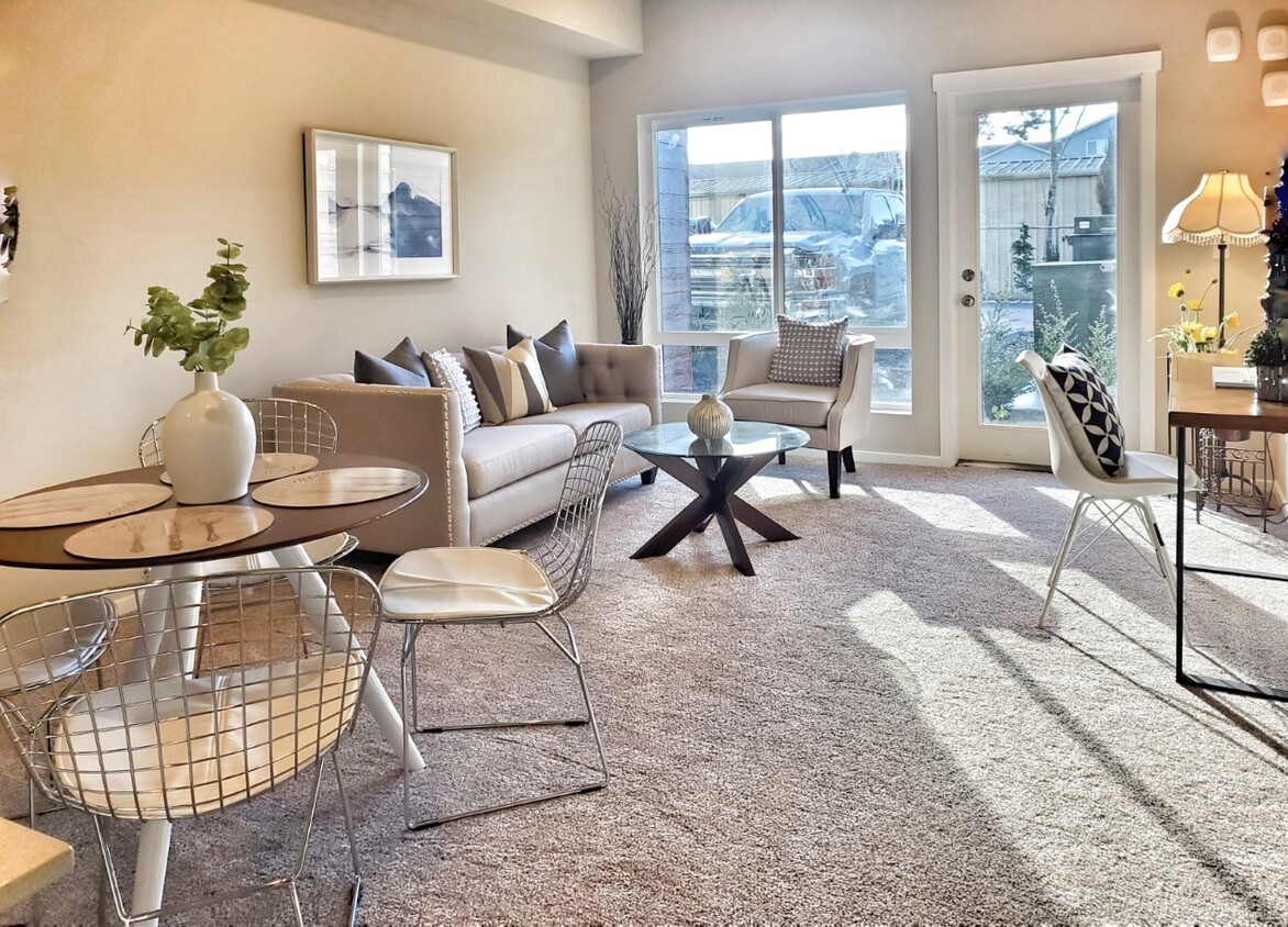 Foto principal - 10111 9th Ave W