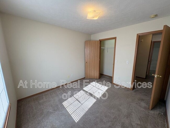 Building Photo - 4424 W La Siesta St