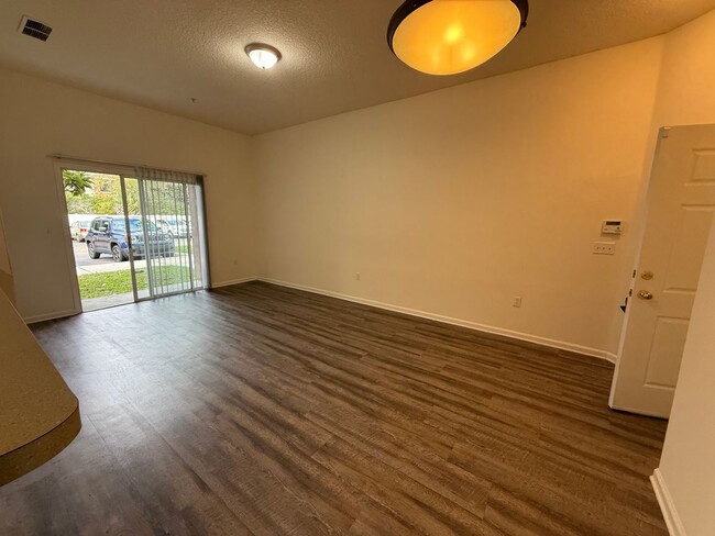 Building Photo - Lovely 2/2 in Villa Beauclerc