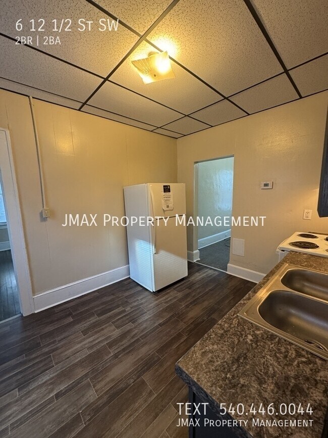 Building Photo - 6-12 1/2 12 1/2 St