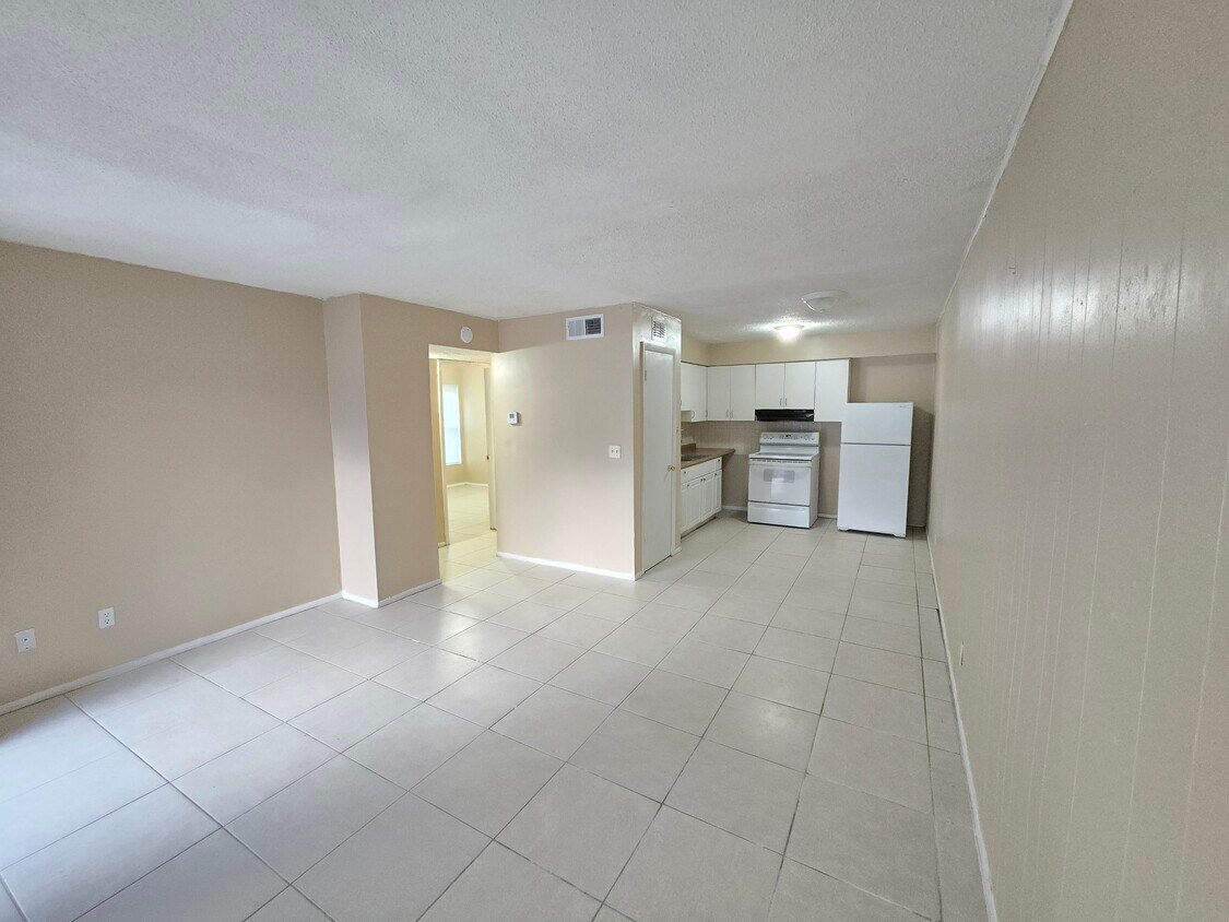Foto principal - 9415 Goldenrod Rd