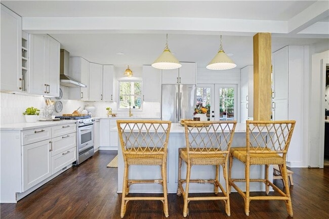 Building Photo - 385 Knoll Woods Terrace