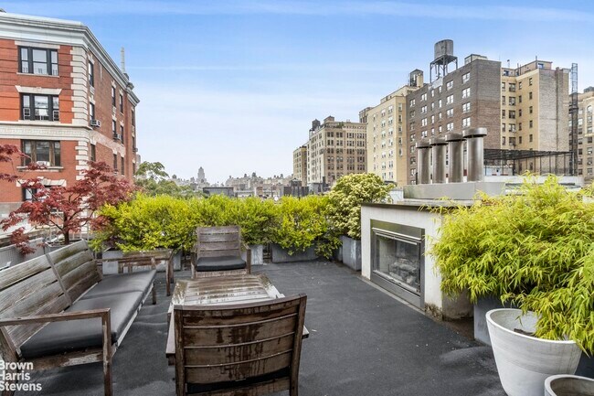 Building Photo - 312 W 92nd St