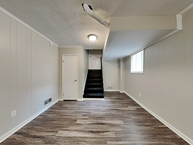 Building Photo - 5992 Monterey Dr
