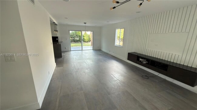 Building Photo - 18701 Shauna Manor Dr