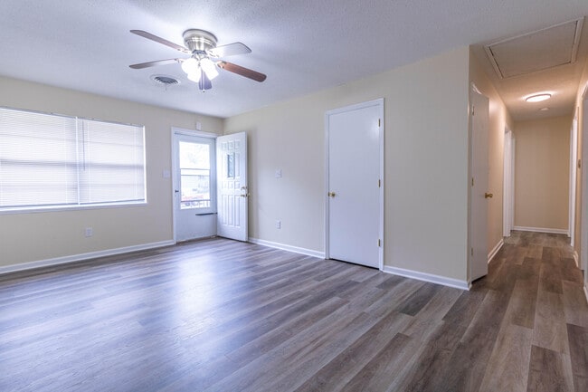 Building Photo - 1715 Stanford Dr