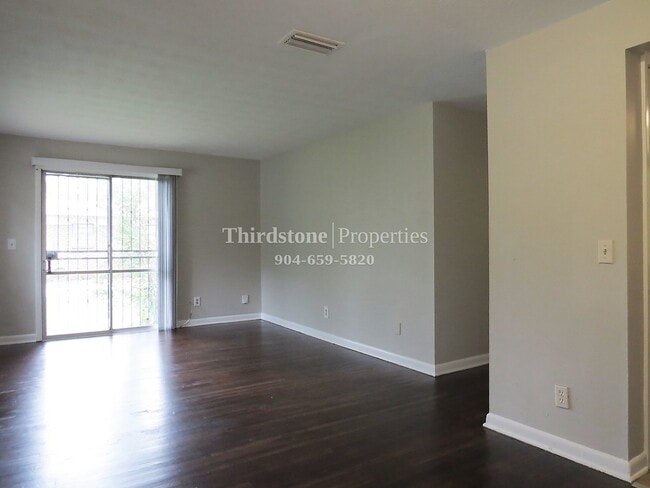 Building Photo - 2761 Floradale Dr S