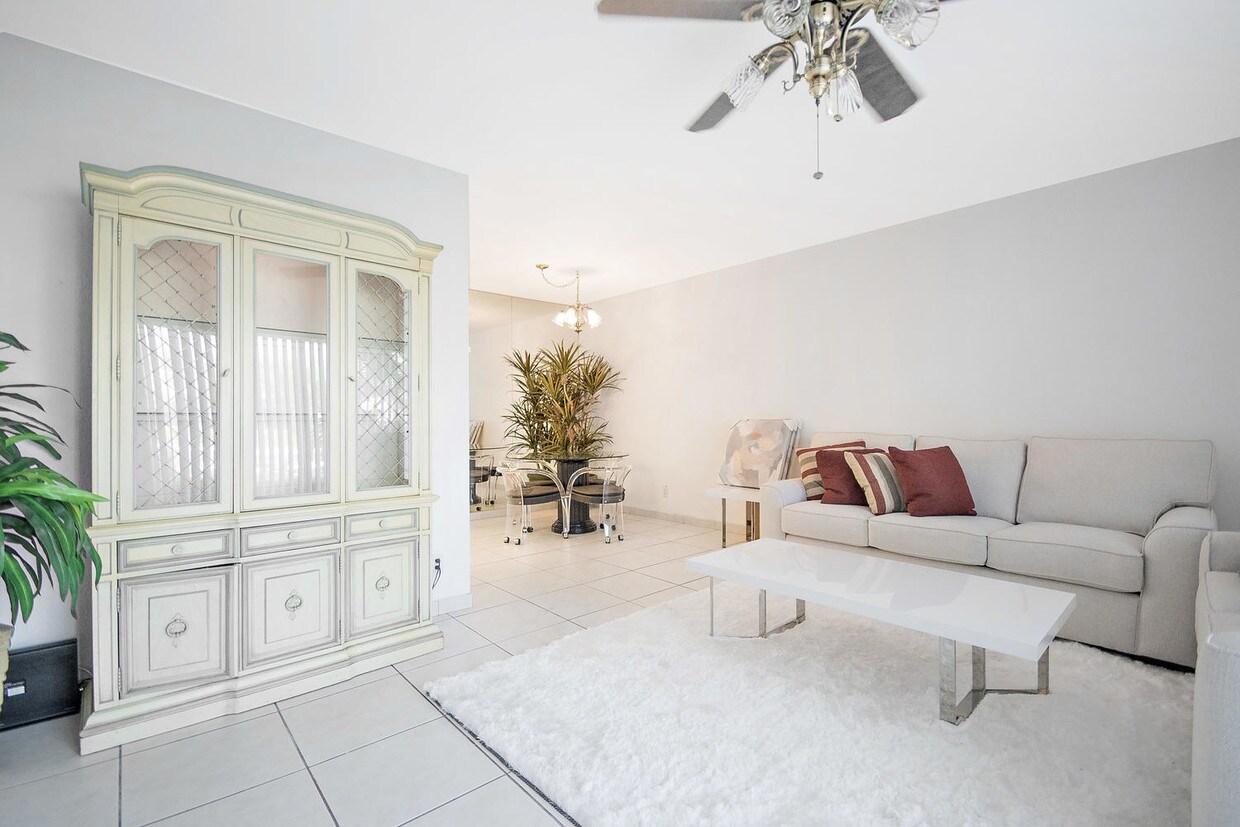 Primary Photo - 4501 S Ocean Boulevard B2
