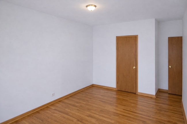 Building Photo - 1934 E 74th St