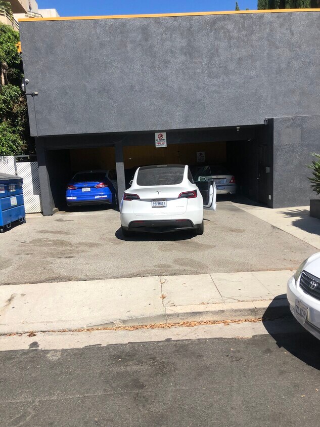 Front of Apartment - 1216 N Las Palmas Ave