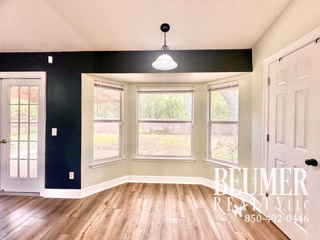 Foto del edificio - Now Available - 4br/2ba Home near NAS Pensacola back Gate