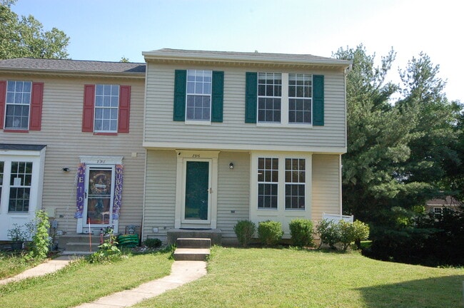 Building Photo - 8916 Pembrook Woods
