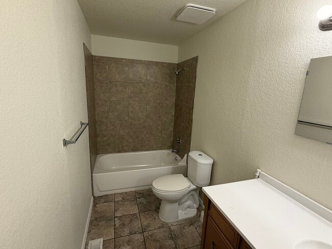 Foto del edificio - 5731 W 92nd Ave