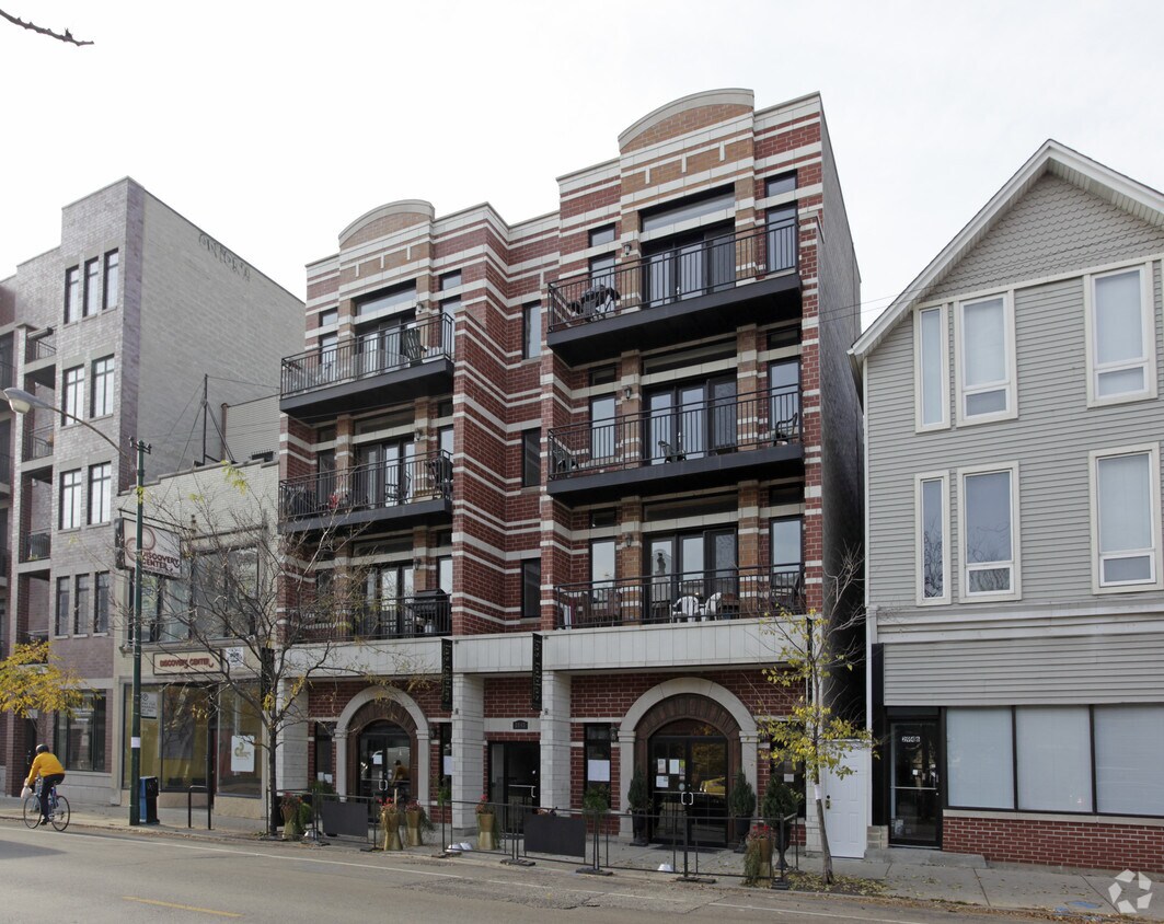 Building Photo - 2942 N Lincoln Ave