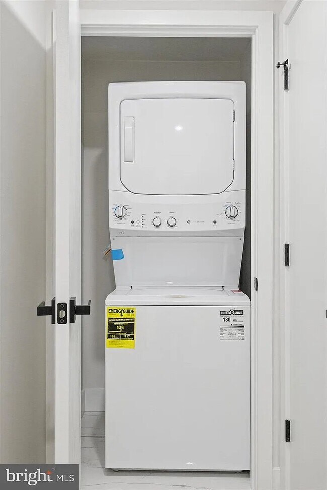 Foto del edificio - 4522 Baker St