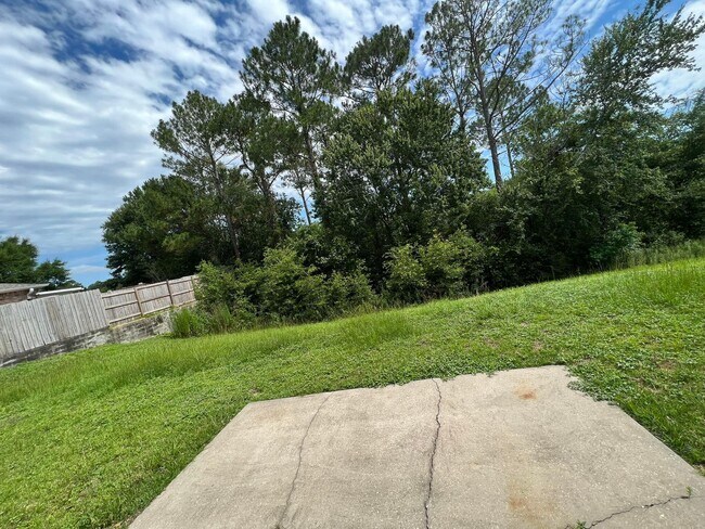 Building Photo - 326 Tislow Dr