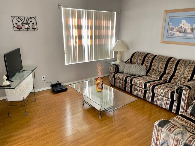 Foto del edificio - 4850 E Desert Cove Ave