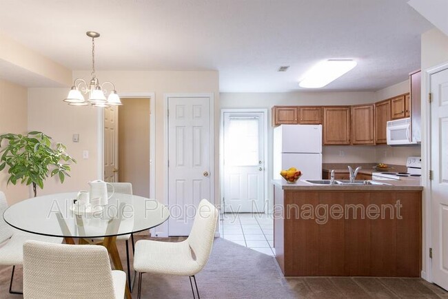 Building Photo - 801 Somerset Ct