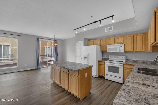 Building Photo - 18250 N Cave Creek Rd