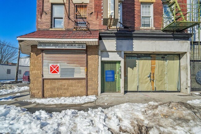 Building Photo - 101 1/2 Ocean Ave