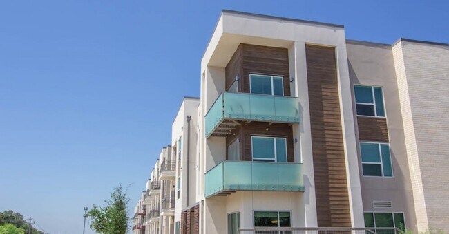Building Photo - 2501 Walsh Tarlton Ln