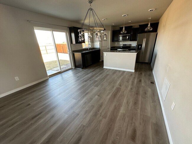 Foto del edificio - BEAUTIFUL 5 BEDROOM, 4 BATH HOME IN LORSON...