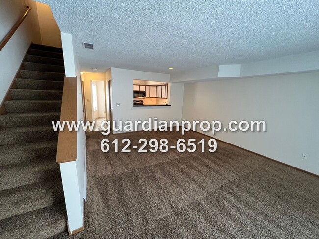 Foto del edificio - Woodbury Townhouse Available March 1, Open...